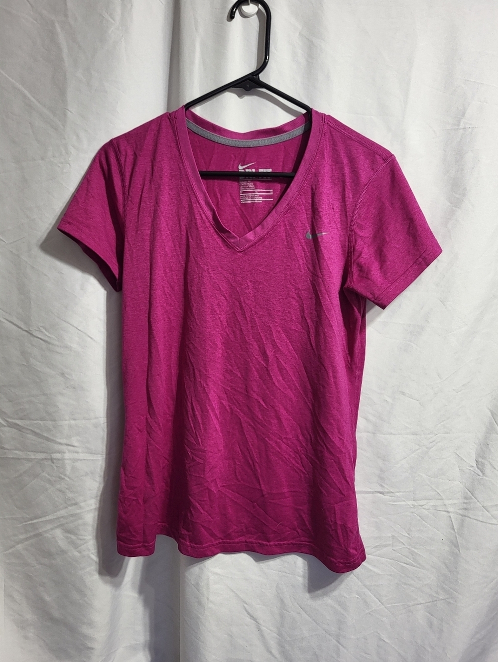 Nike Women's Magenta V-Neck Short Sleeve Performance Tee, Size Medium